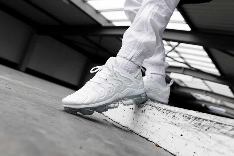 Air max vapormax plus triple white online